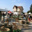 Vue_du_marché_à_la_brocante_et_aux_antiquités_à_l'Isle-sur-la-Sorgue