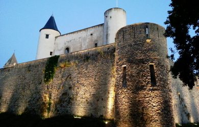 1280px-Château_de_Noirmoutier_au_crépuscule_02 (1)