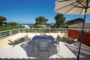 Résidence avec terrasse et vue mer