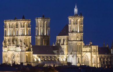 Cathédrale_Notre-Dame_de_Laon_at_night-5675