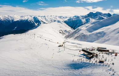 Vue aerienne station de ski