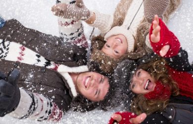 Famille au ski à Noel