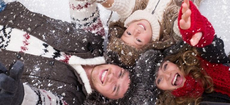 Famille au ski à Noel