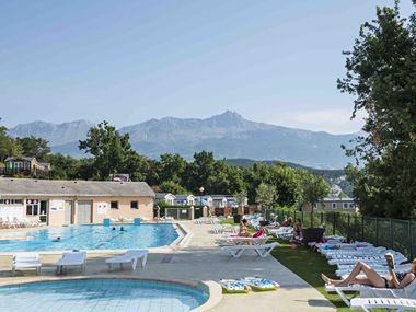 Camping L'Ecrin du lac (Alpes du sud)